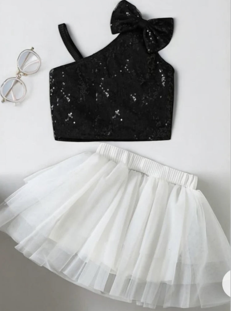 Black o white skirt set