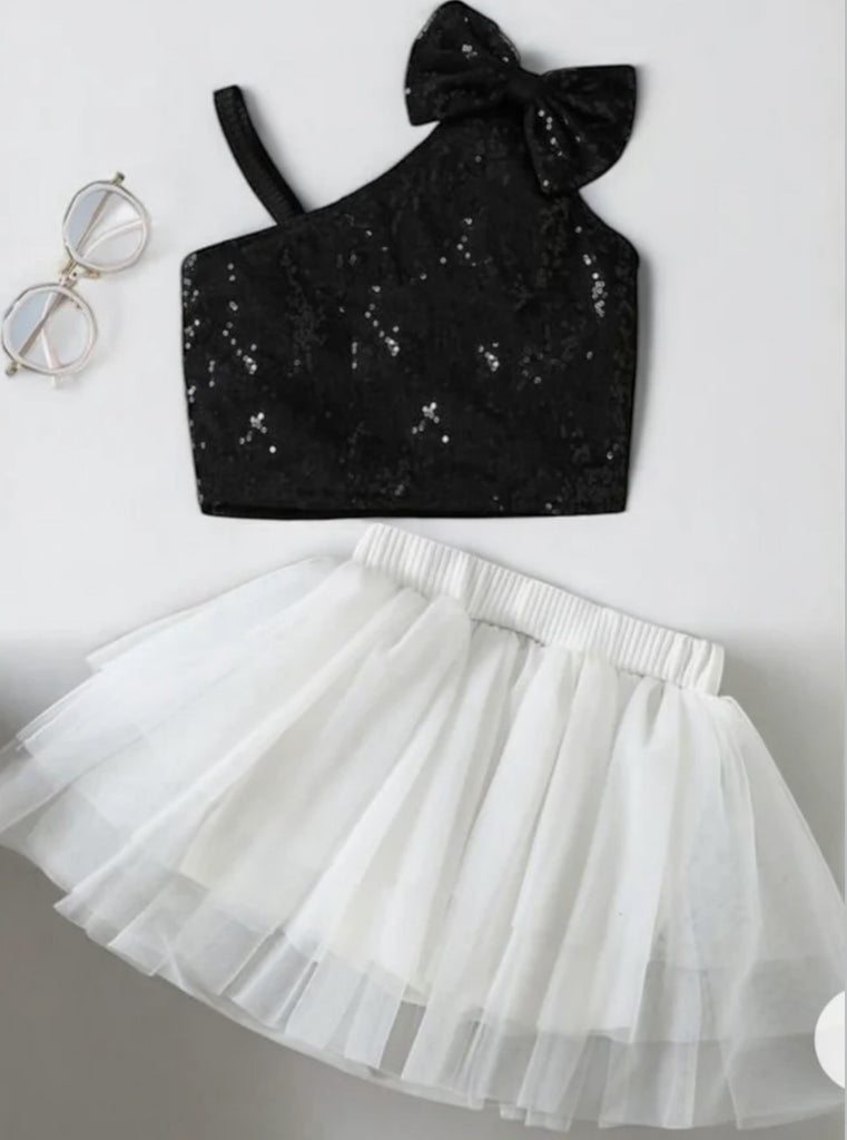 Black o white skirt set